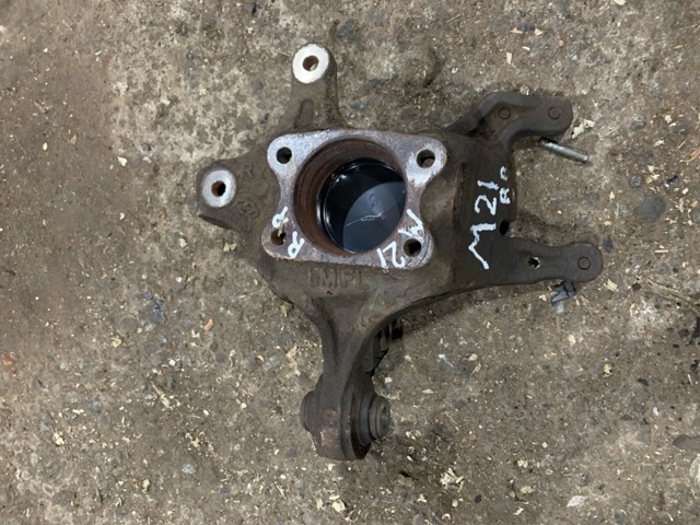Цапфа правая 527203U800 HYUNDAI