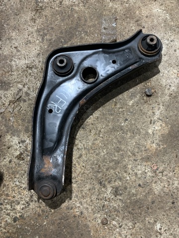 Передний нижний рычаг Nissan Qashqai 2