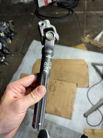 Вал рулевой колонки, нижний 564002S301 HYUNDAI