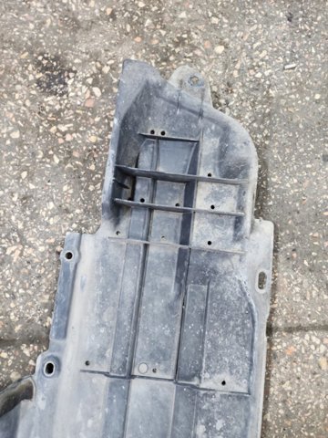 SUBARU 56411AG042 Защита днища правая в наличии Львов