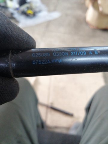Стойка капота 57522AJ00A SUBARU