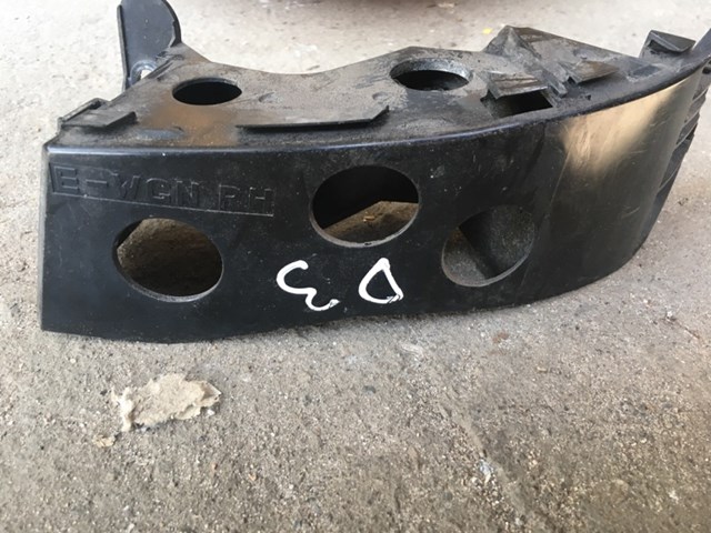 Правый кронштейн заднего бампера 57707AJ120 SUBARU