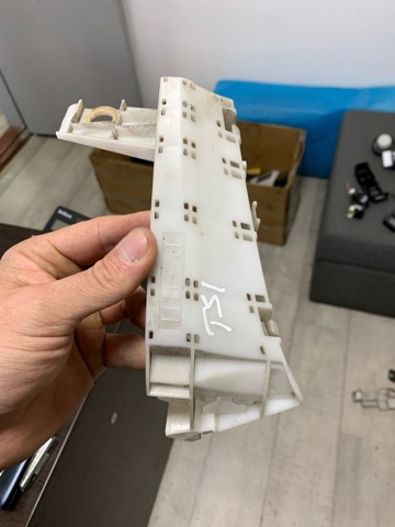 Правый кронштейн крепления бампера заднего 57707SC060 SUBARU