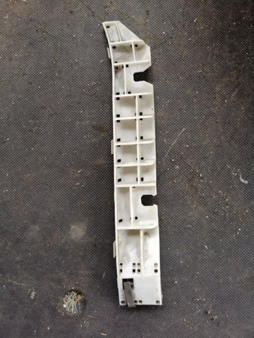 Кронштейн бампера заднего, внешний левый 57717FG010 SUBARU