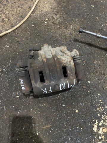 Суппорт тормозной передний правый 581303E600 HYUNDAI