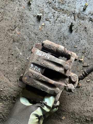 Суппорт тормозной задний правый 582302Y310 HYUNDAI