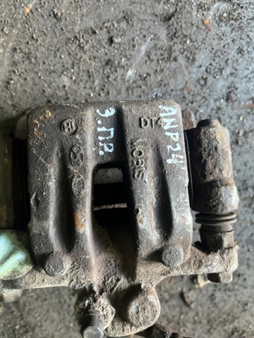 582302Y310 HYUNDAI Суппорт задний правый купить в Ирпень