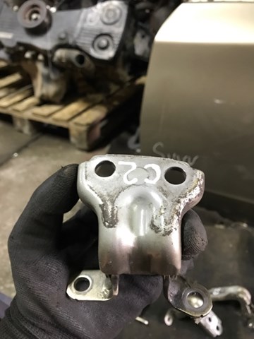 Петля двери задней правой 60470FG0009P SUBARU