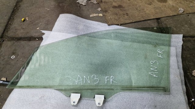 Стекло передней правой двери 61011FJ000 SUBARU