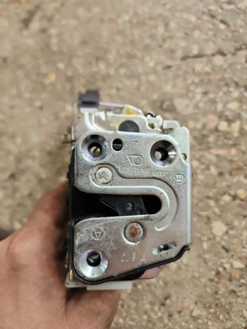 Замок задней левой двери 61034XA01A9E SUBARU