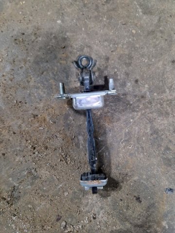 Ограничитель открывания двери 61124AG001 SUBARU