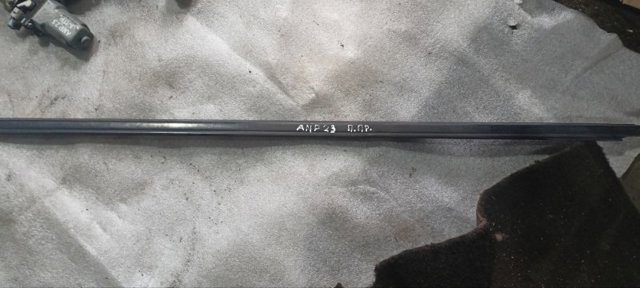 Молдинг опускного стекла нижний, двери передней, правой 61280AG000 SUBARU