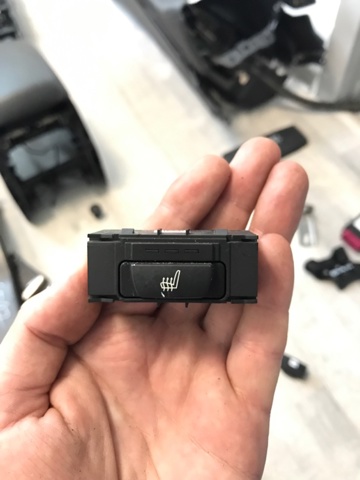 Кнопка включения обогрева сиденья 61319384805 BMW
