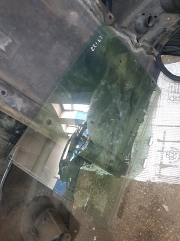 Стекло задней двери, левой 62011AJ110 SUBARU