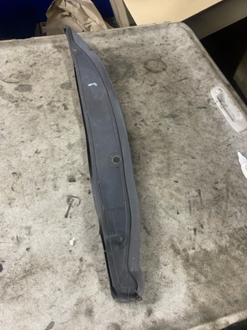 Накладка крыла переднего правого 631120005R RENAULT