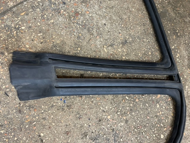 63521AG110 SUBARU купить в Николаев