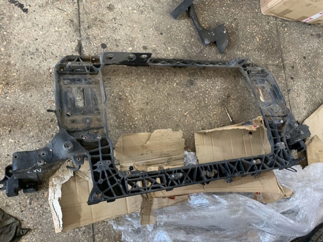 HYUNDAI 641013U100 Рамка радиатора в наличии Чернигов