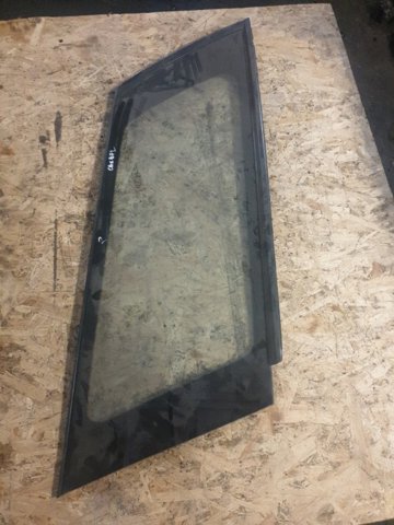 Стекло багажника, левое 65210AG210 SUBARU