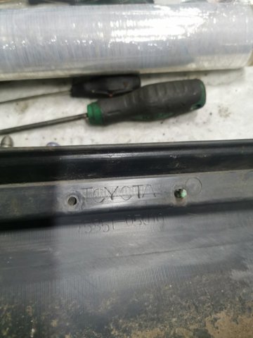 Накладка наружняя (молдинг) порога, правый 7585105010 TOYOTA