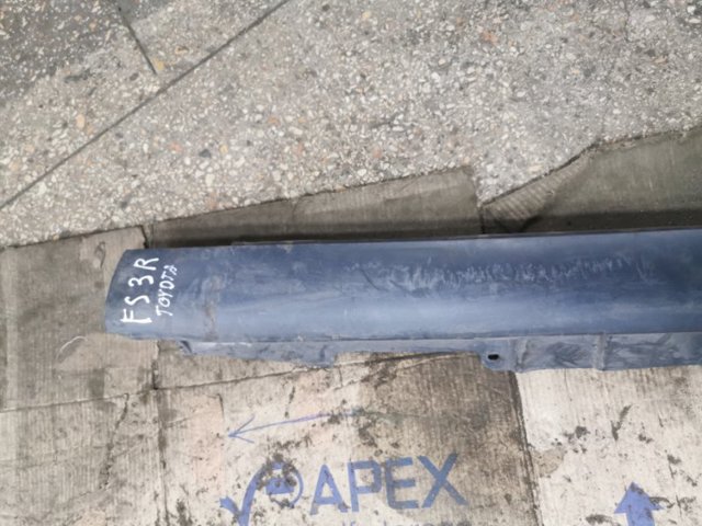 TOYOTA 7585105010 Накладка (молдинг) порога наружная правая в наличии Украина