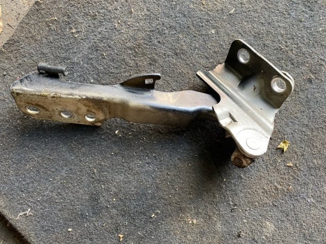 Шарнир капота правый 791203E000 HYUNDAI