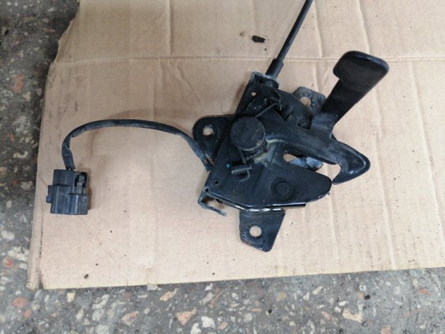 Запор капота (замок и привод замка капота) 811302B910 HYUNDAI
