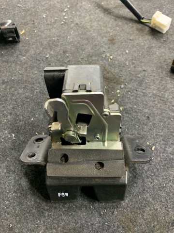 Замок крышки багажника 812301H000 HYUNDAI