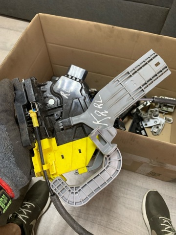 Замок задней левой двери 81410F1310 HYUNDAI