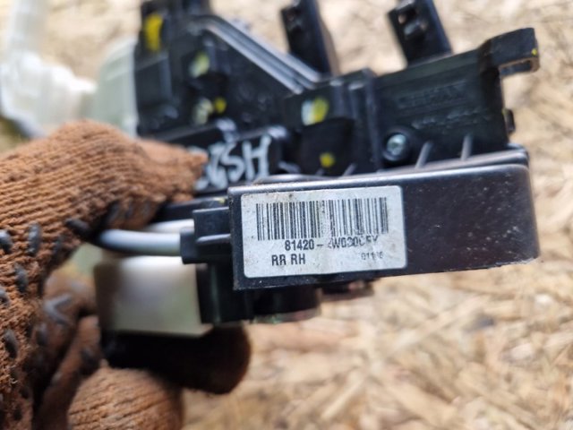 HYUNDAI 814202W030 Замок двери задней правой в наличии Киев