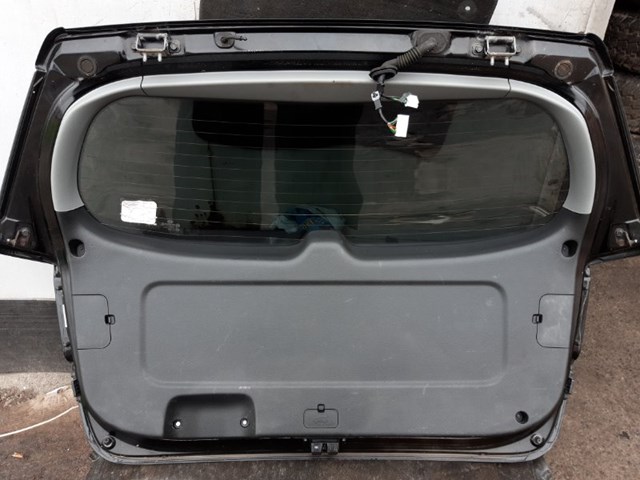 Пластик пятой двери 817502P000VA HYUNDAI