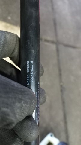 HYUNDAI 817702Y000 Амортизатор багажника в наличии Украина