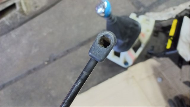HYUNDAI 817702Y000 Амортизатор багажника в наличии Ужгород