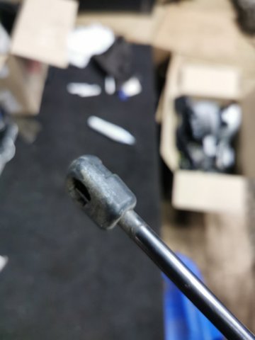 SUZUKI 8185061M01 Амортизатор багажника в наличии Павлоград