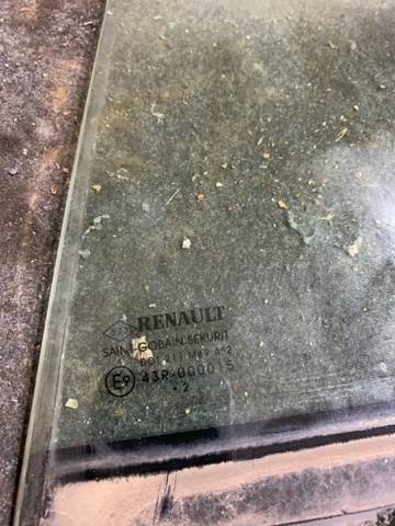Стекло-форточка двери, задней, левой 822210015R RENAULT