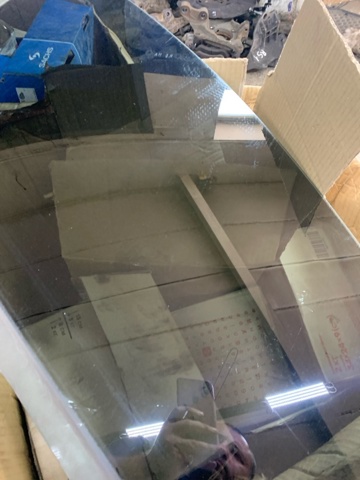 82420A2010 HYUNDAI Стекло двери передней правой купить в Ужгород