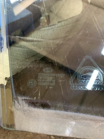 82420A2010 HYUNDAI Стекло двери передней правой купить в Запорожье