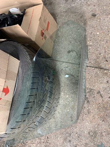 Стекло передней правой двери 824212P000 HYUNDAI