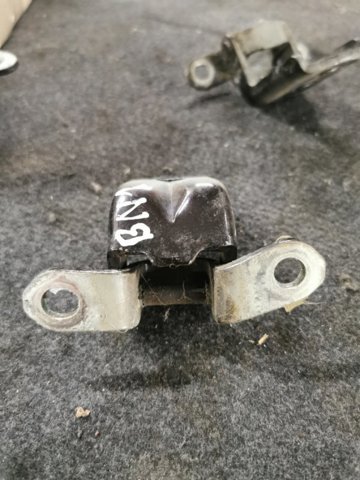 NISSAN 824214EA0A Петля двери передней левой в наличии Ирпень