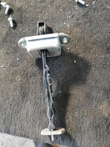 Ограничитель двери, задний 824301KA0A NISSAN