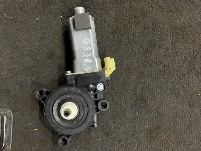 Мотор стеклоподъемника двери передней, правой 824602P000 HYUNDAI