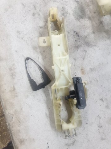 Держатель наружной ручки двери, передней левой 826552S700 HYUNDAI