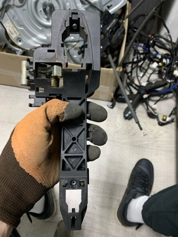 HYUNDAI 826653U000 Держатель наружной ручки двери передней правой в наличии Запорожье