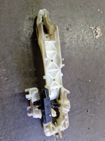 Держатель наружной ручки двери, передней правой 826653W000 HYUNDAI
