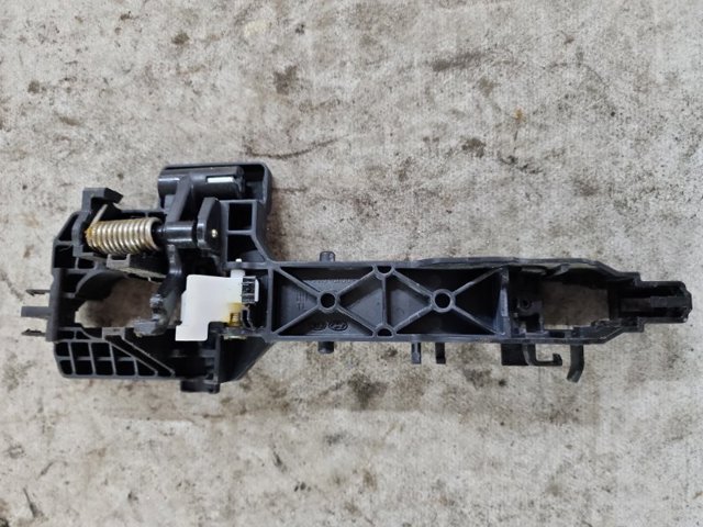 Держатель наружной ручки двери, передней правой 82665D7000 HYUNDAI