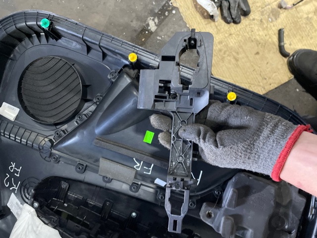 Держатель наружной ручки двери, передней правой 82665F1000 HYUNDAI