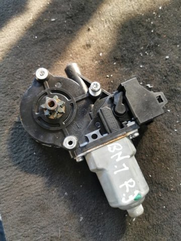 Моторчик стеклоподъемника двери задней, правой 82731CV01B NISSAN