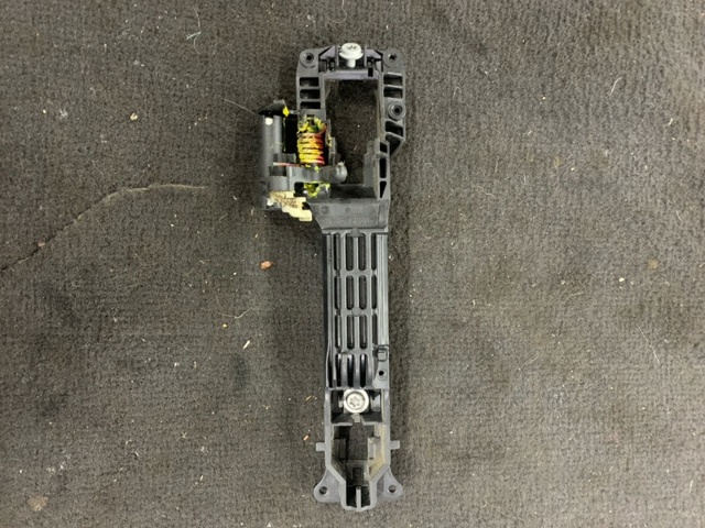SUZUKI 8281163J00 Держатель наружной ручки двери передней правой в наличии Киев