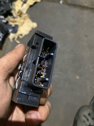 83002AG090 SUBARU Блок кнопочных переключателей рулевого колеса купить в Харьков