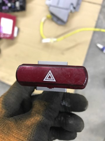 Кнопка аварийной сигнализации 83037SC000 SUBARU