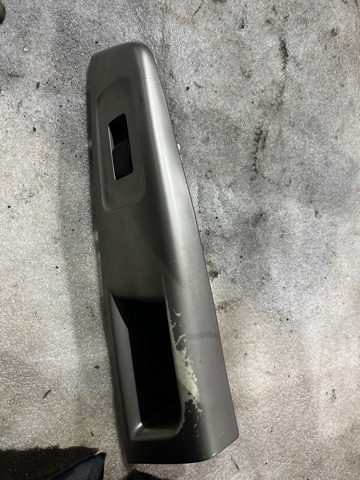 Кнопочный блок управления стеклоподъемником задний 83071FG110 SUBARU